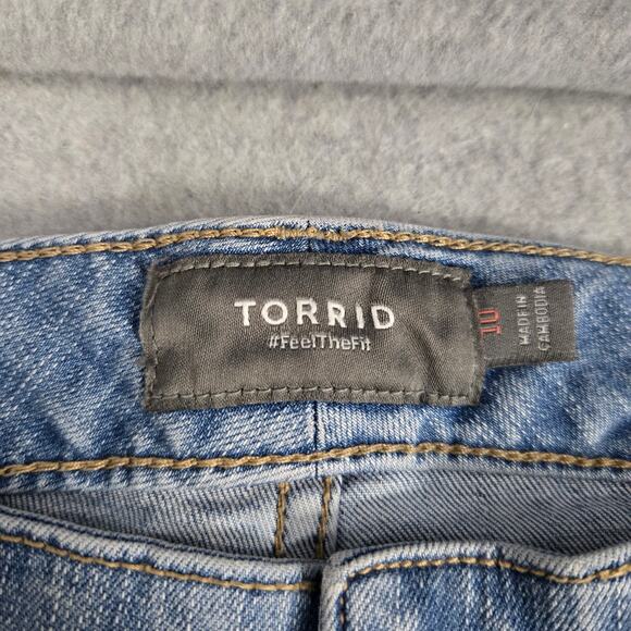 Torrid Light Wash Distressed Jean Shorts Size 10 - Picture 3 of 4
